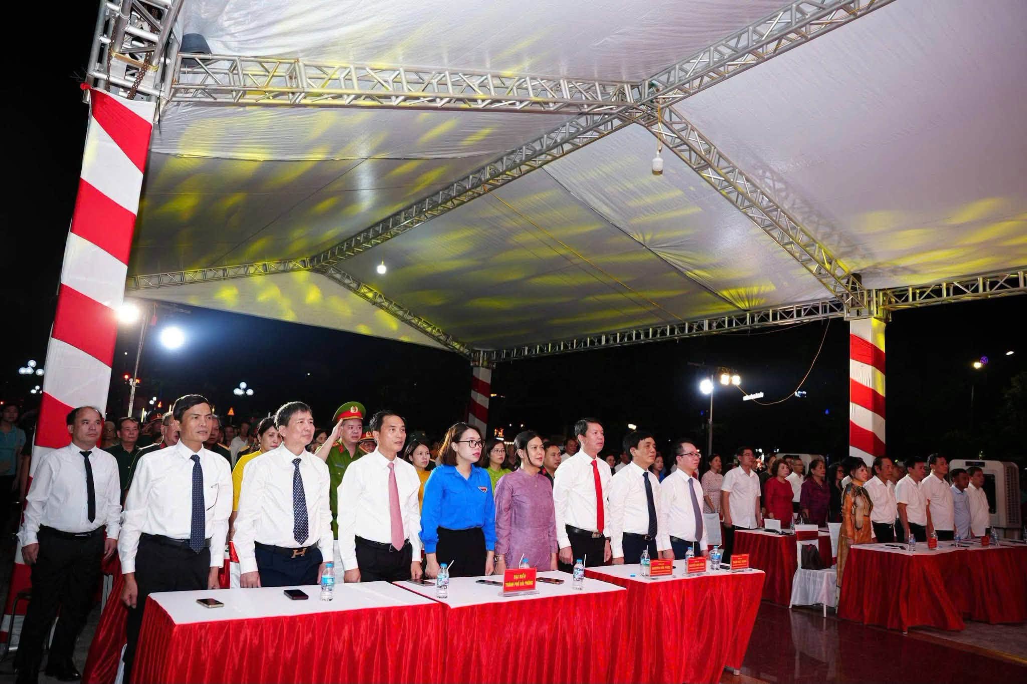Thắp nến tri ân - Đời đời ghi nhớ công ơn các anh hùng liệt sĩ